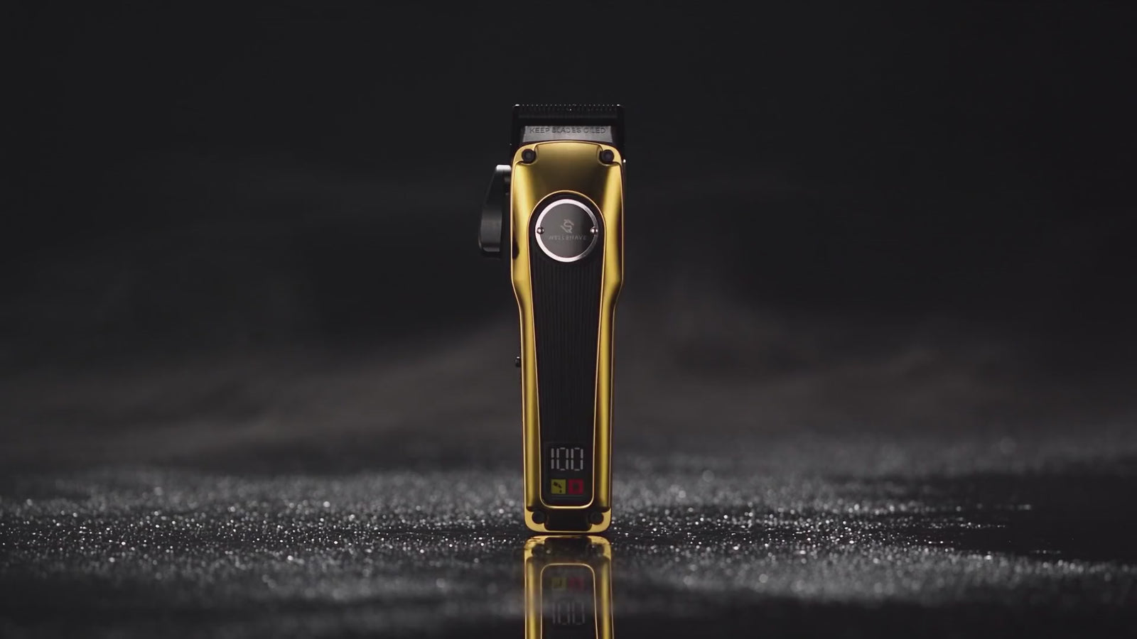 Tondeuse Deluxe in beeld: robuuste behuizing, LED-display, fade-hendel, opzetkammen en de motor
